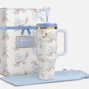 The Stanley x LoveShackFancy Quencher - Blue Everblooming Rosettes 40oz